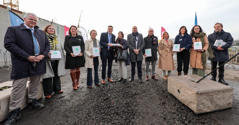 Jan De Nul en EEG leggen eerste steen nieuwe gevangenis op Blue Gate Antwerp