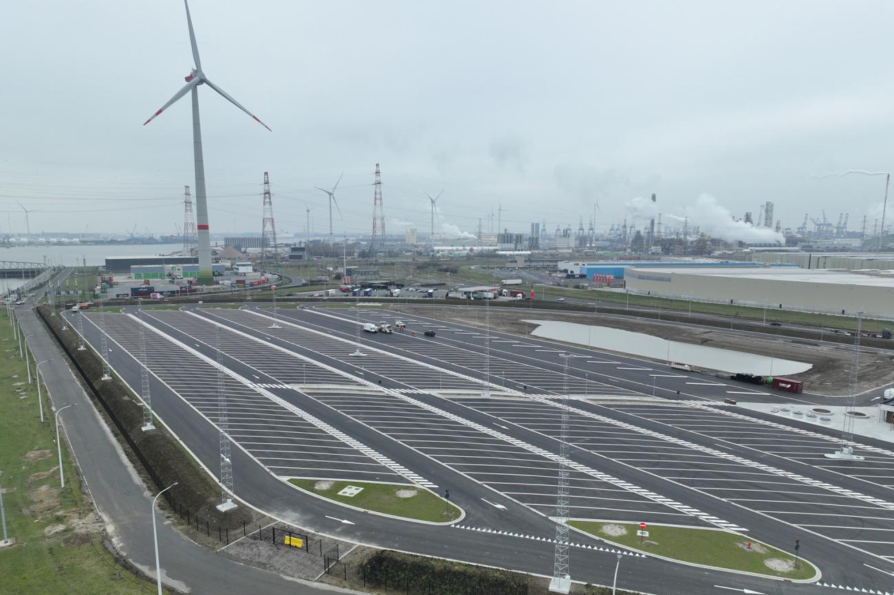 Vrachtwagenparkingantwerpenbrugge 300323