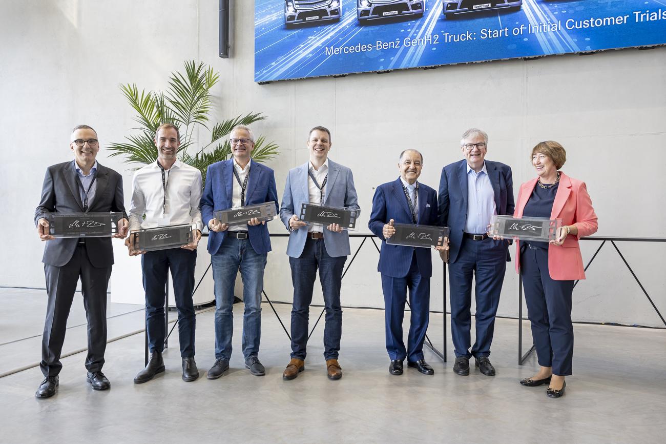 Mercedesgenh21300724