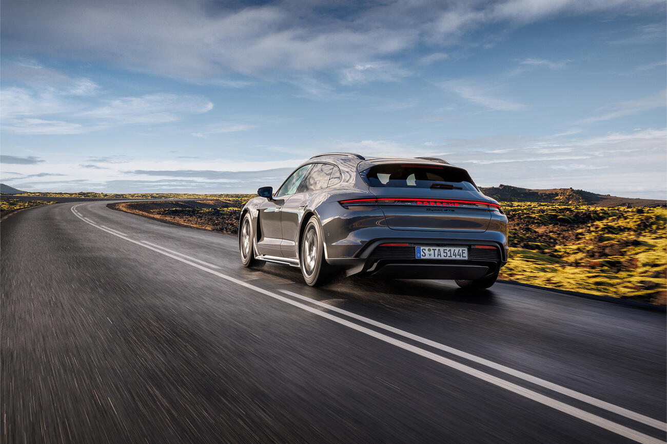Porschetaycan turismo 150925