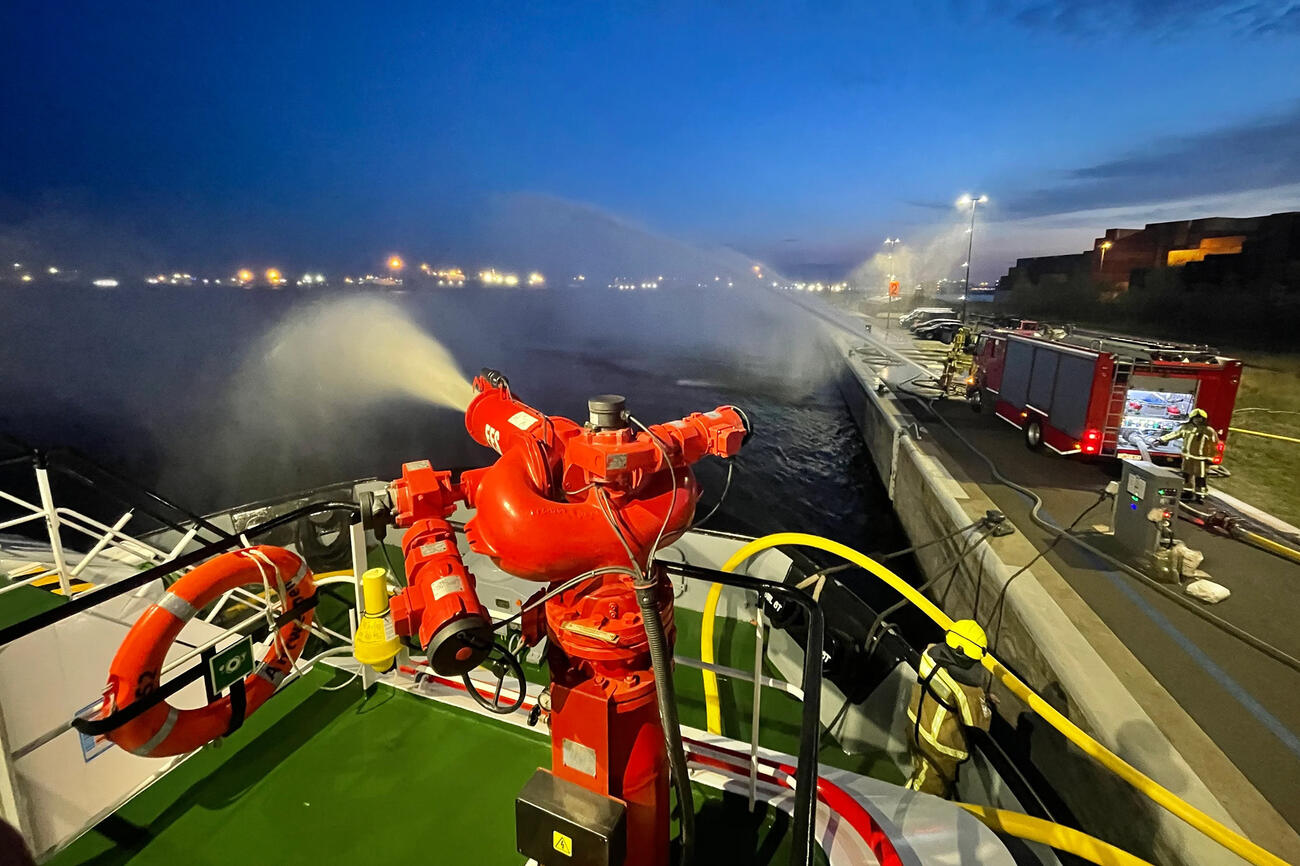 Portofantwerpbrugesscheepsbrandbestrijding2 191125