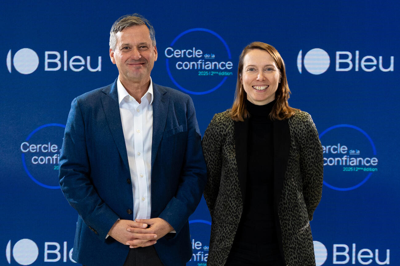 Orangebusinessbleu 261125