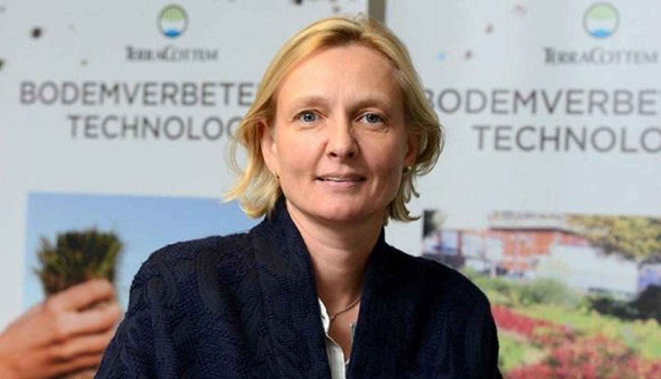 0bad5a3e294844c4d7a24cbff5634b57