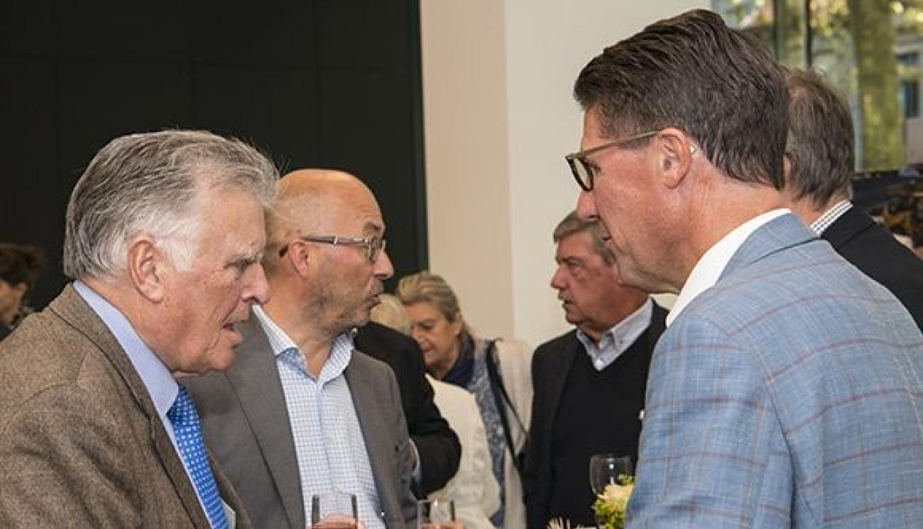 Ab924cc77e52462bd4632895c2e240cb