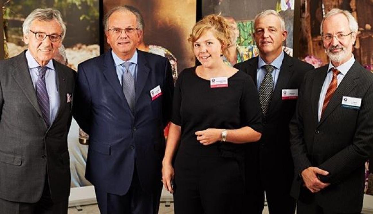 D014d8274bd9480a646183c34aa186f1