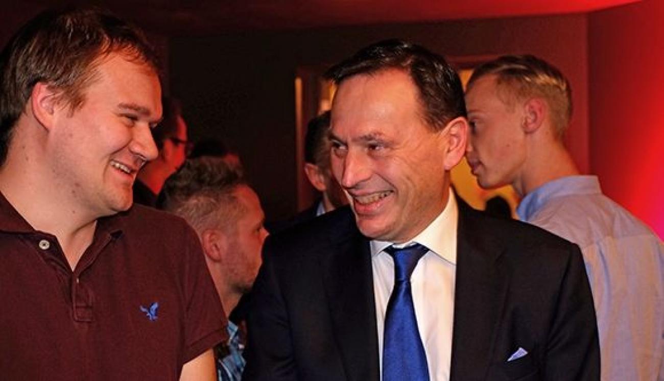 2aa204f01895ad6dcbd5be393fb02eb4