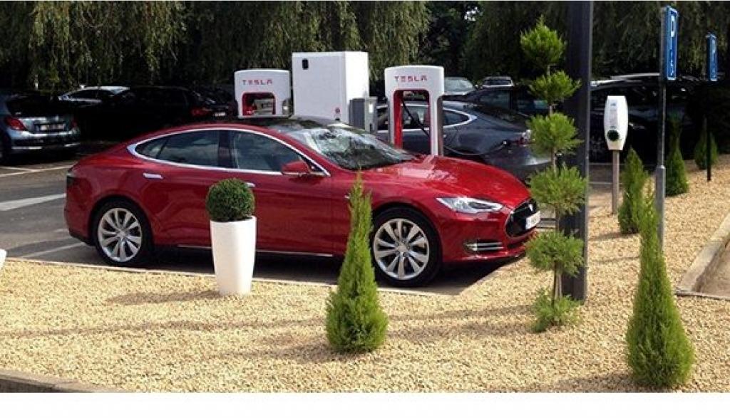 DVO Tesla neemt eerste Supercharger in België in gebruik