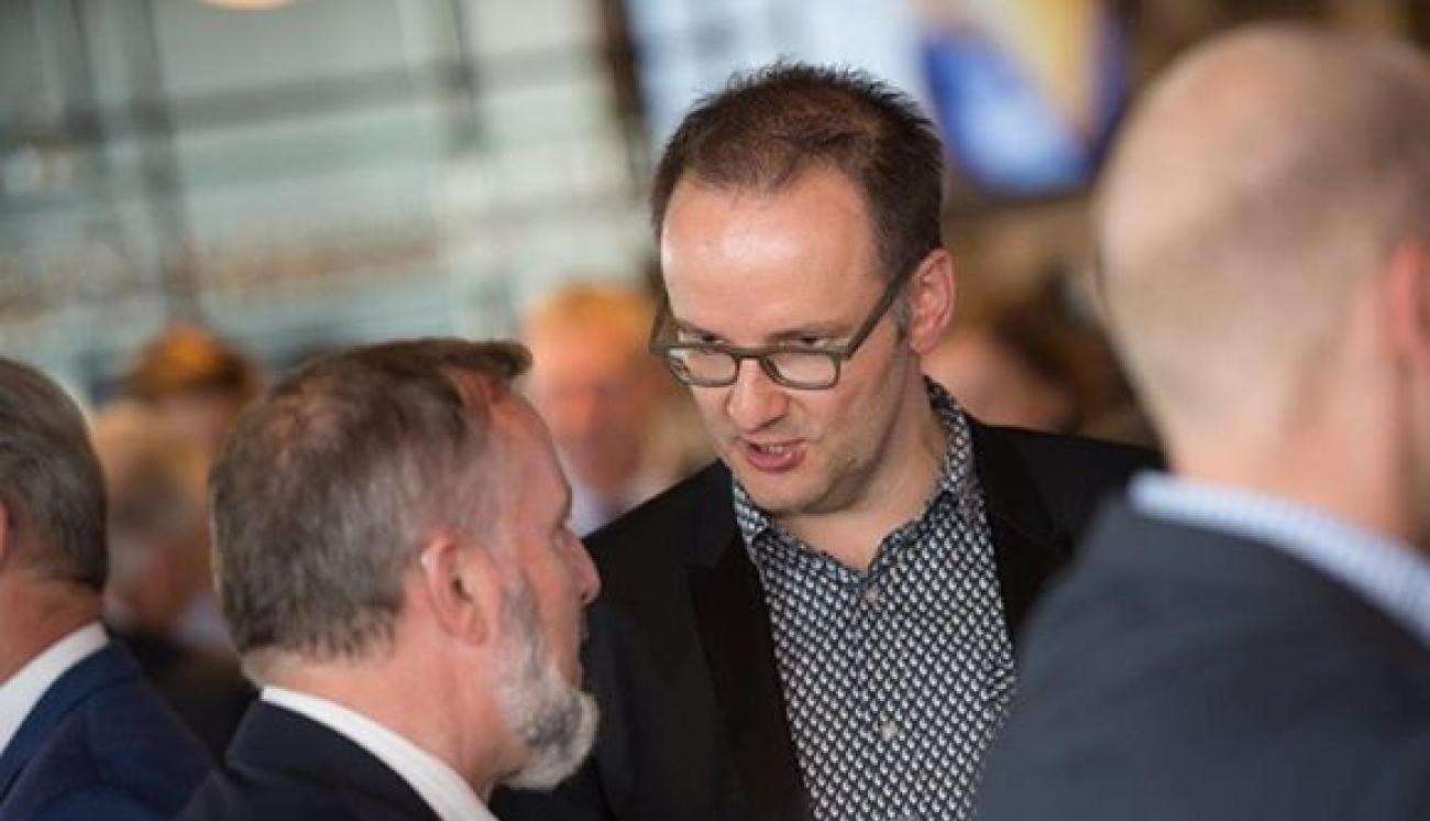 62fd7c044afe7d6694e3abc351852ea0